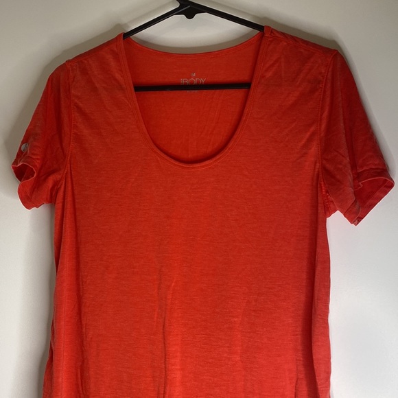 Super SOFT 🍊 reddish orange tshirt Cotton On Body Size Medium Like new ✨ Bright - Picture 2 of 6